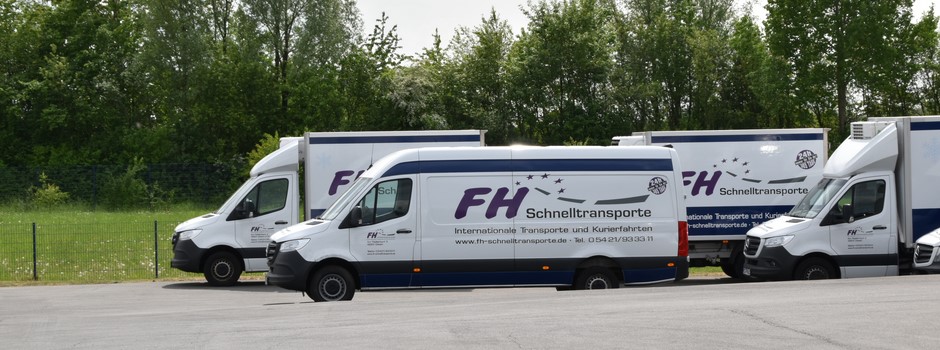 FH-Schnelltransporte Flotte auf dem Hof.JPG